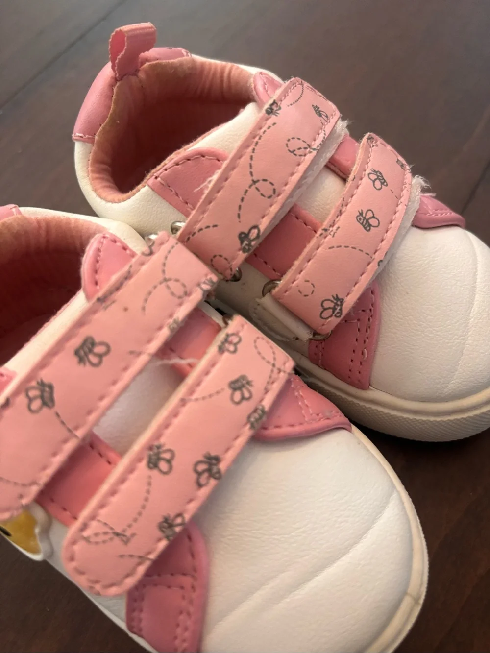 Disney Baby White and Pink Winnie-The-Pooh Velcro Sneakers size 4